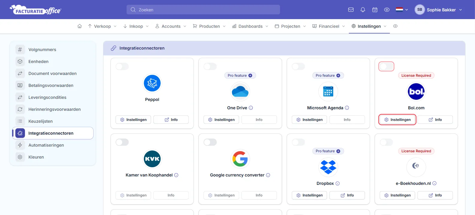 De pagina Integratieconnectoren in Facturatie Office met kaarten voor Peppol, One Drive, Microsoft Agenda en Bol.com; de schakelaar en de knop Instellingen op de Bol.com-kaart zijn rood omlijnd